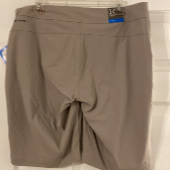 Columbia Women’s Shorts size 14 brand new with tags color gray - Picture 9 of 16
